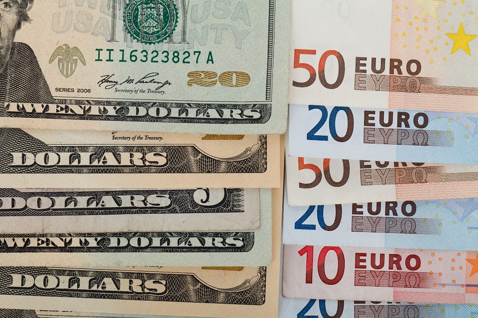 dolary a eura